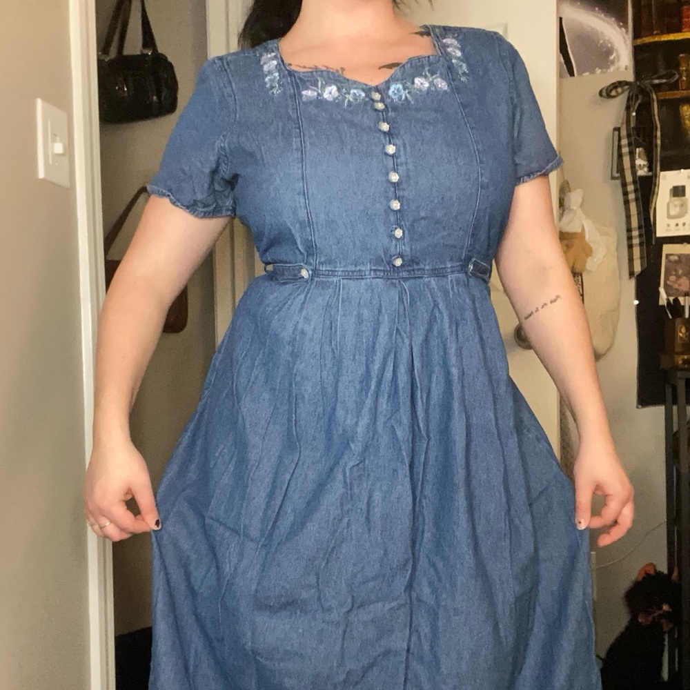 Classy Vintage 90s Floral Embroidered Cottagecore Blue Denim Maxi Tie-Back Dress - Picture 5 of 10